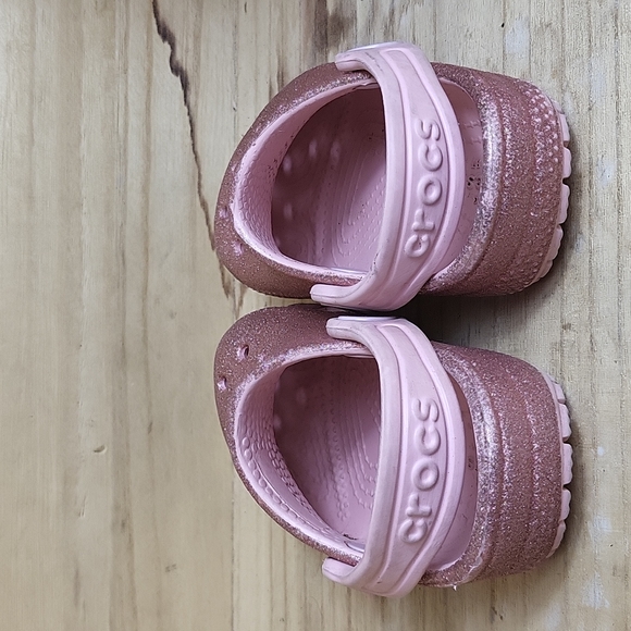 Crocs Kids Classic Glitter Clog Pink Color - Picture 7 of 11